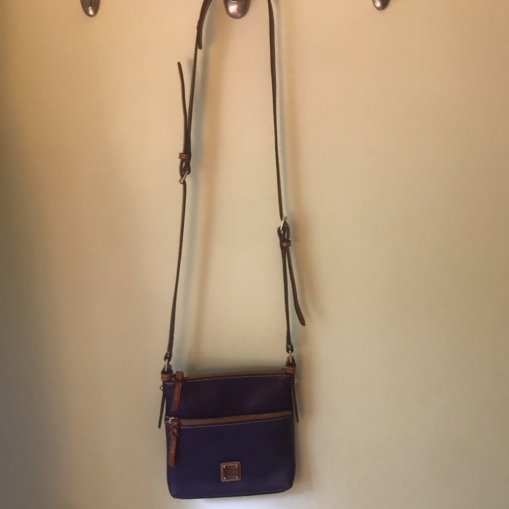 ✨PURPLE LEATHER DOONEY AND BOURKE CROSSBODY BAG✨